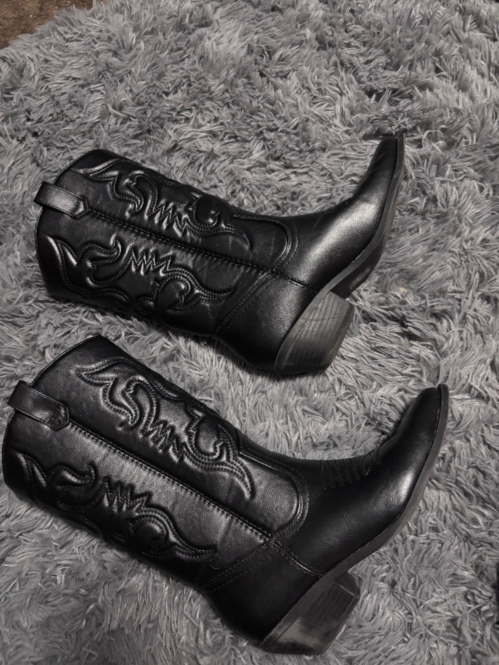 Well worn black cowgirl boots